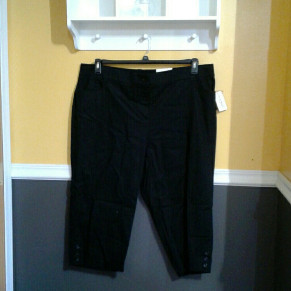 Women's black capri